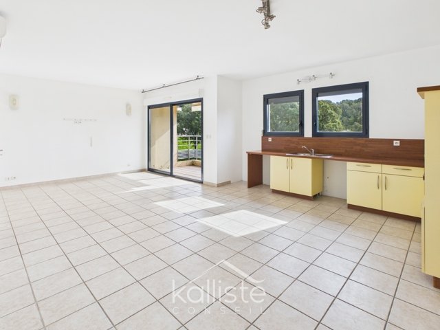 Grand T3 lumineux avec terrasse – Résidence A Spusata – Quartier Madunuccia – Ajaccio photo 2