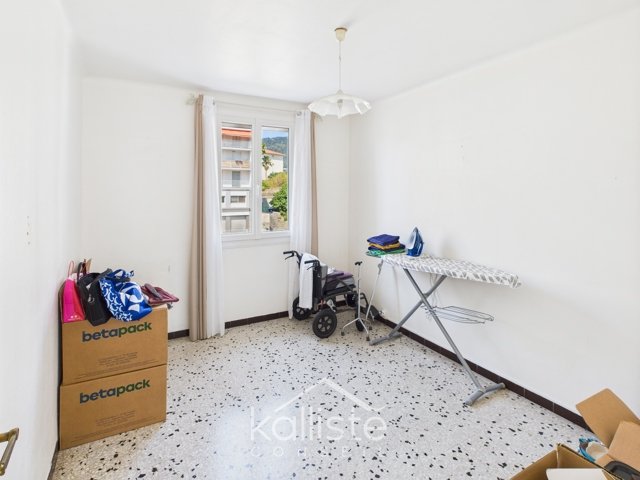 Spacieux T4 avec grand balcon, grenier et parking – Quartier Candia, Ajaccio - photo 8