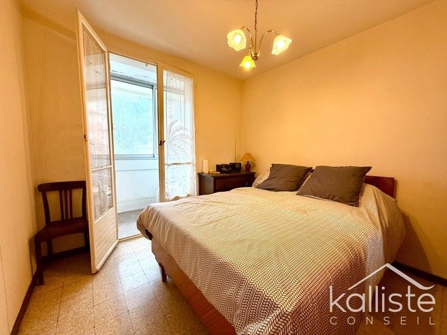 T4 avec balcons et cave – À rénover – Ajaccio secteur Laetitia - photo 4