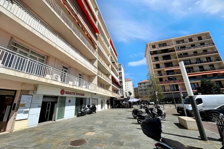Spacieux T4 avec grand balcon, grenier et parking – Quartier Candia, Ajaccio photo 2