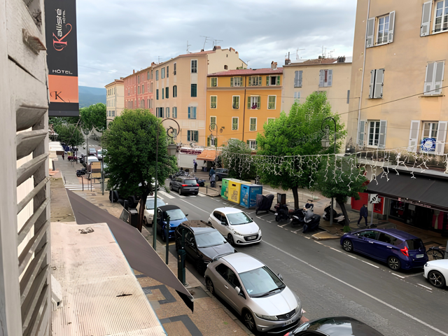 Cours Napoléon – Local professionnel au cœur d’Ajaccio