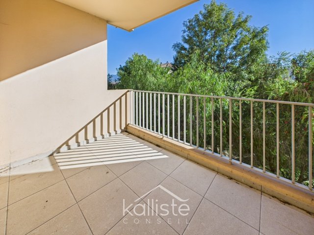 Ajaccio – T3 traversant avec terrasse et parking, résidence Sainte-Cécile