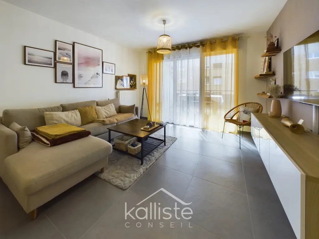 Appartement F2 et sa spacieuse terrasse – Ajaccio Rocade photo 3