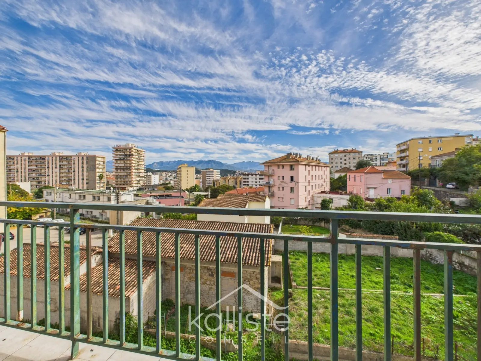 Ajaccio Loretto – Appartement 3 pièces traversant avec balcon et vue dégagée - photo 1