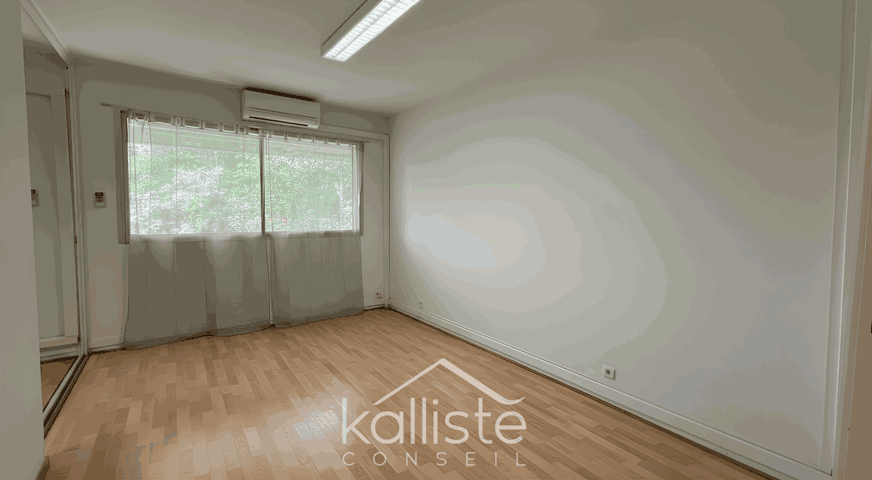 Local de 93 m² – Ajaccio Cours Général Leclerc - photo 4