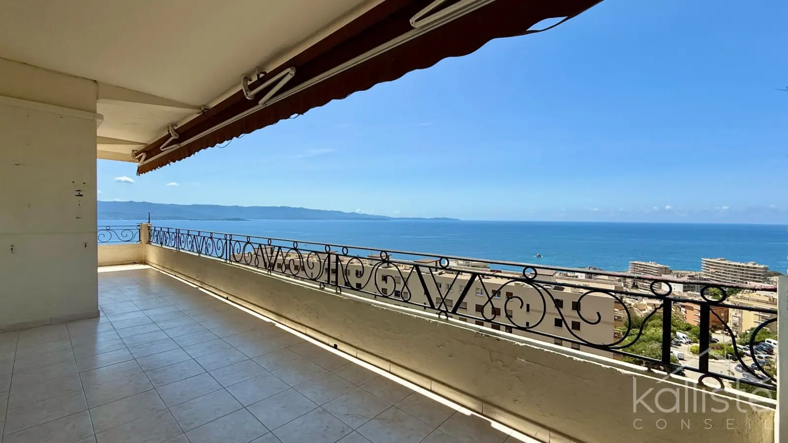 Appartement T3 de 105 m² à rénover avec vue mer panoramique – Résidence des Îles, Ajaccio - photo 1