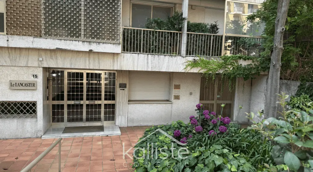 Local de 93 m² – Ajaccio Cours Général Leclerc photo 2