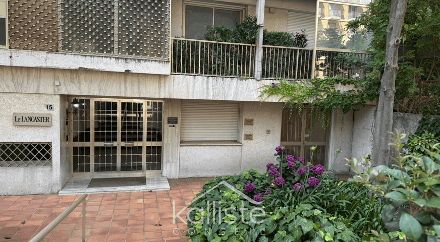Local de 93 m² – Ajaccio Cours Général Leclerc photo 2
