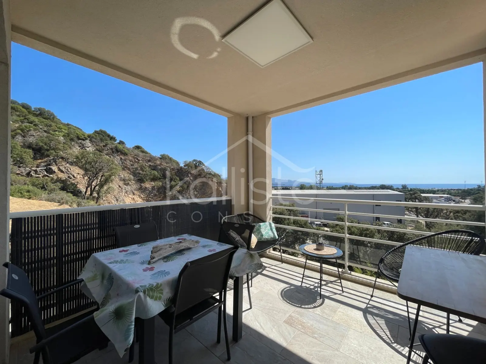 Appartement T2 avec terrasse vue mer – AJACCIO Ricanto - photo 1