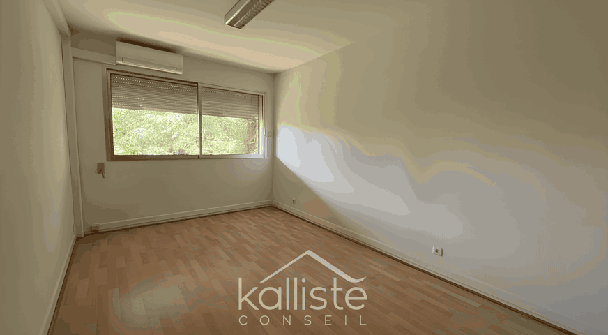 Local de 93 m² – Ajaccio Cours Général Leclerc - photo 6