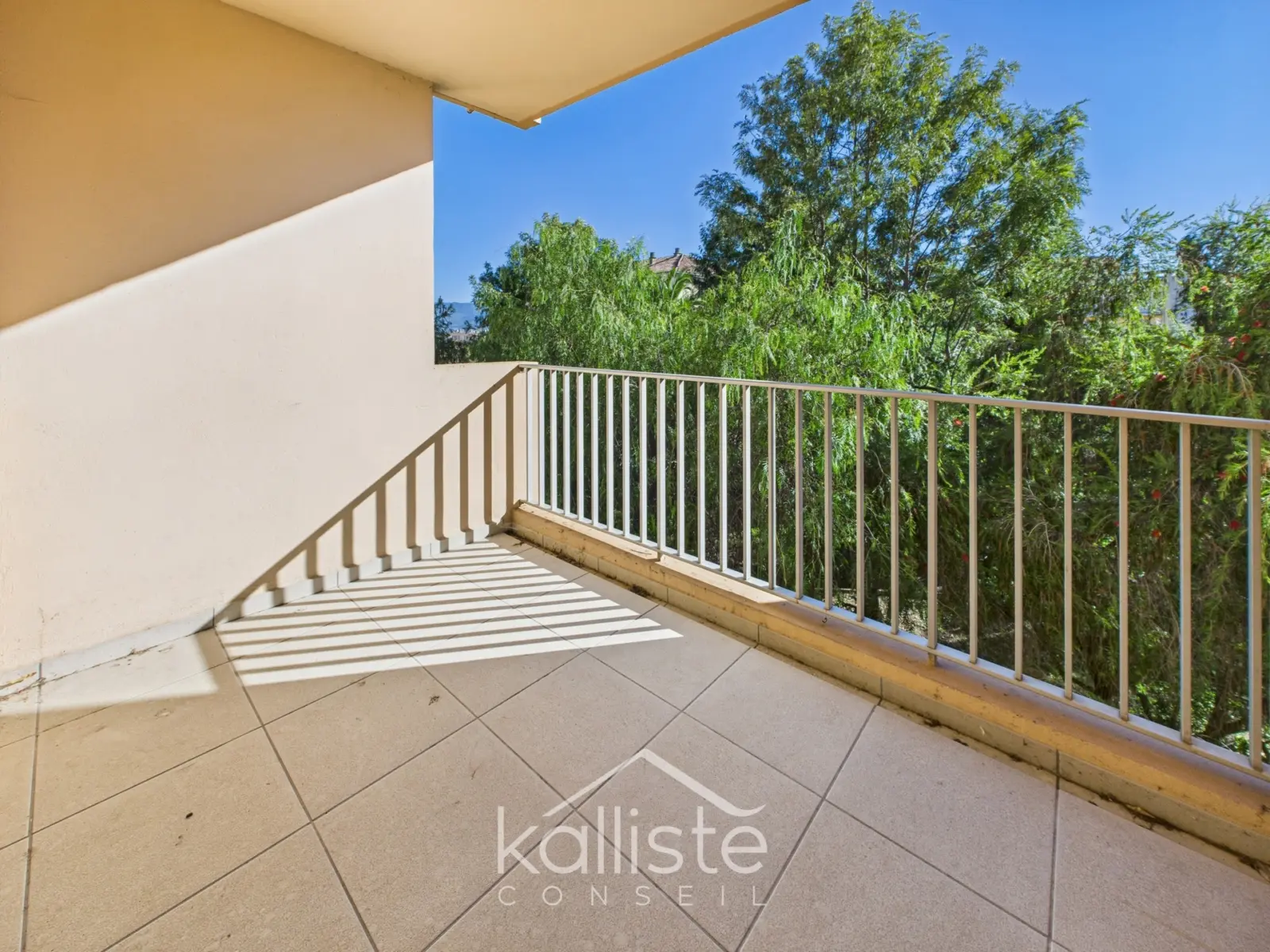 Ajaccio – T3 traversant avec terrasse et parking, résidence Sainte-Cécile - photo 1