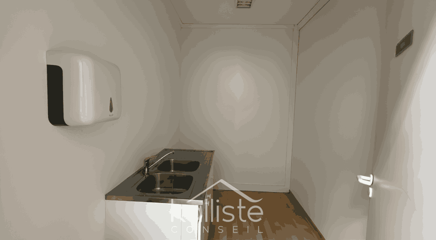 Local de 93 m² – Ajaccio Cours Général Leclerc - photo 8
