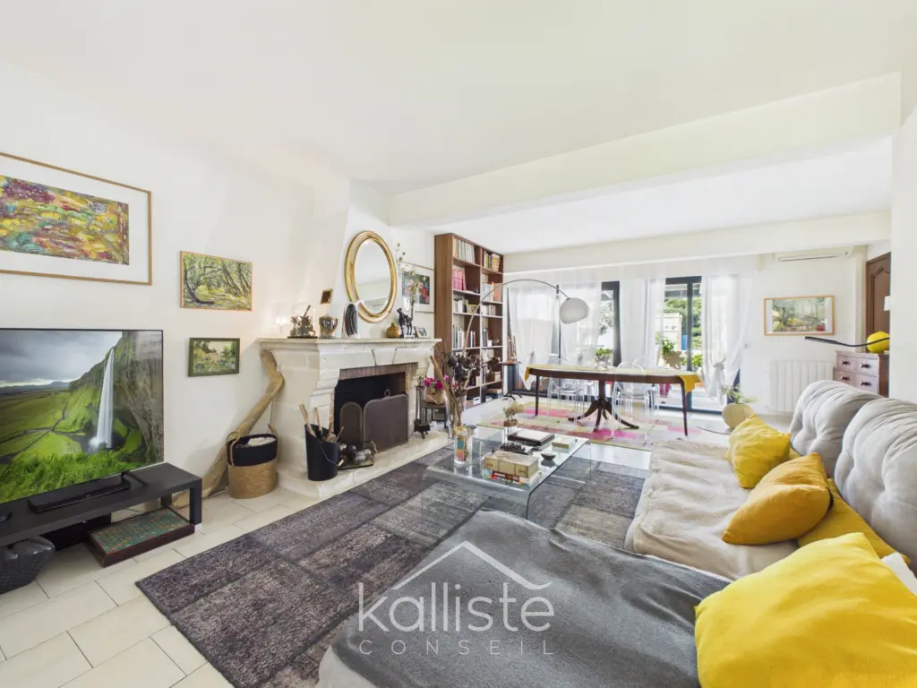 DUPLEX AVEC JARDIN DANS LE TRIANGLE D’OR AJACCIEN photo 2