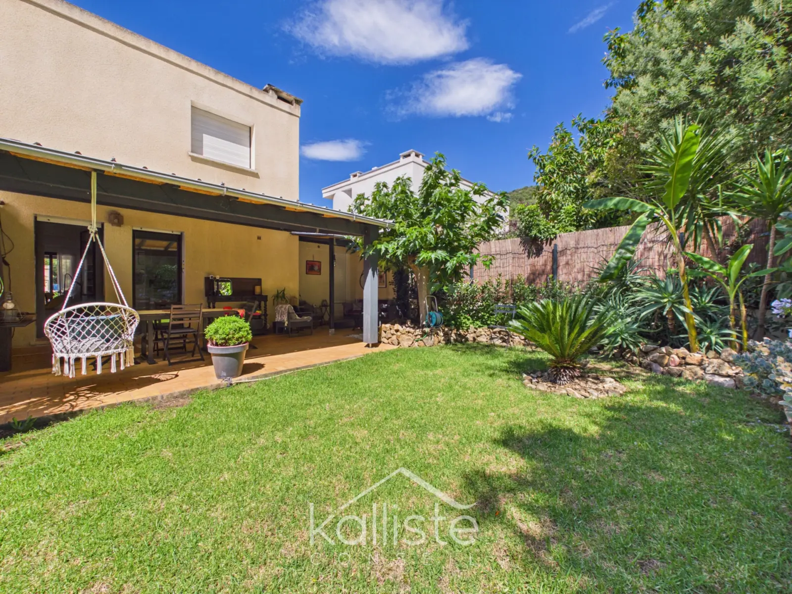 DUPLEX AVEC JARDIN DANS LE TRIANGLE D’OR AJACCIEN - photo 1