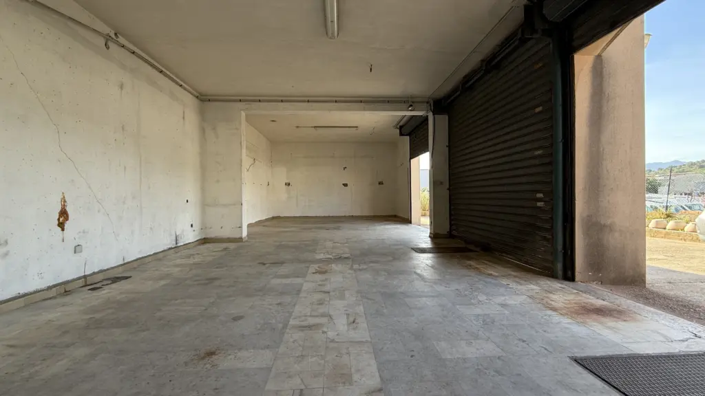 Baléone / Caldaniccia – Local de stockage 77,60 m²,